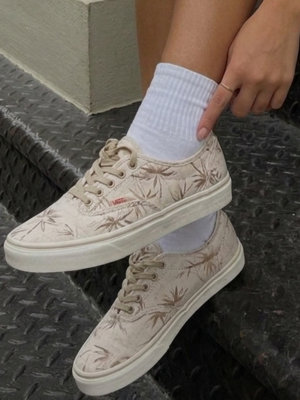 VANS Atwood Casual Athletic Shoes Sneakers Beige with Gold Palms  size 8
